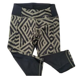 Lululemon Women's 21” Inseam Capri crop activewear leggings Size 6